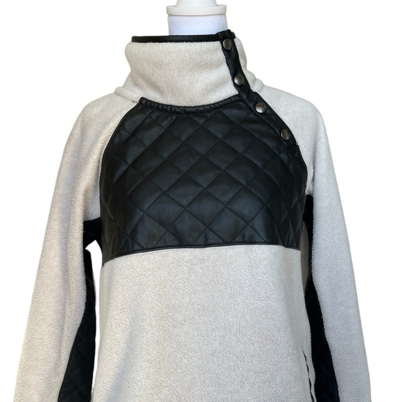 Abercrombie & Fitch - Asymmetrical Snap-Up Fleece White & Black Leather Sz Sm - Picture 3 of 6